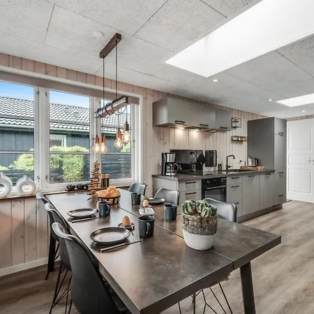 Urda - 50m From The Sea By Interhome